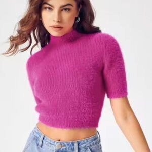 Cider hot pink fuzzy crop sweater size M NWOT